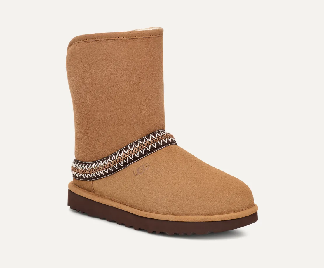 UGG™ Classic Short Crescent Chestnut